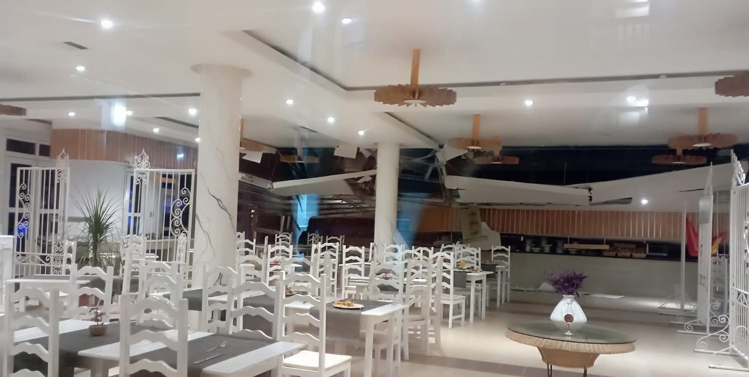 Derrumbe parcial del techo en restaurante del hotel Memories Trinidad del Mar deja cuatro heridos leves