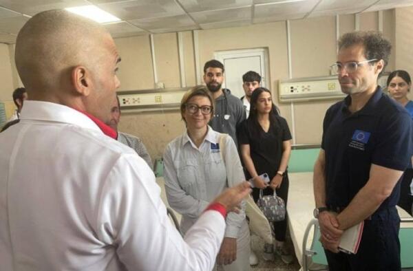 Representantes del proyecto intercambiaron con personal médico y de enfermería de la Sala de Preparto del Camilo Cienfuegos. Foto: Arelys García Acosta.
