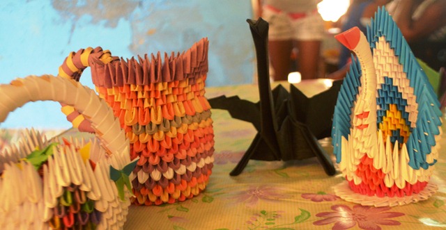 Adolescente espirituano contribuye a enseñar la técnica del origami