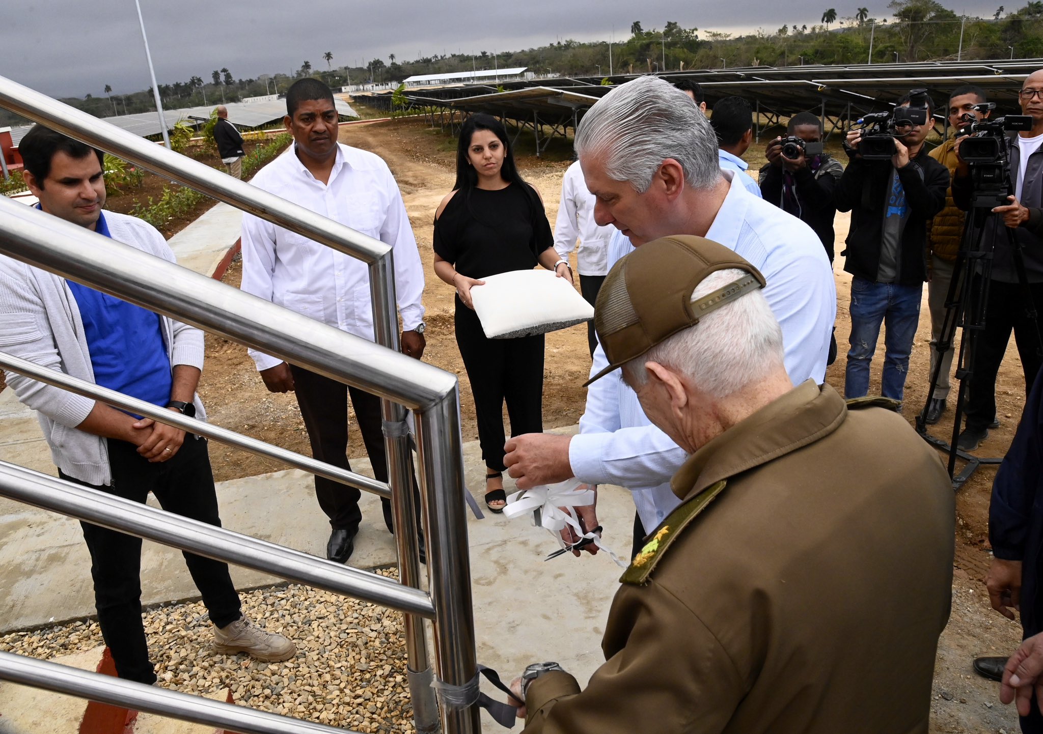 Presidente de Cuba inaugura importante parque solar fotovoltaico