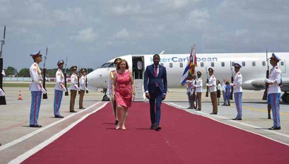 Presidente cubano da la bienvenida a primer ministro de Granada