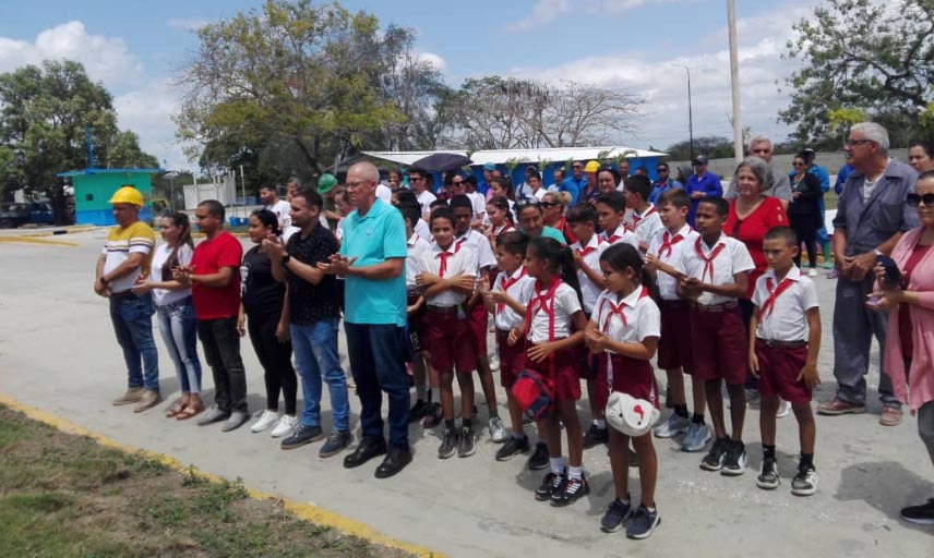 Jóvenes comunistas de ETECSA y de Cemento Siguaney reciben Condición SIEMPRE JOVEN