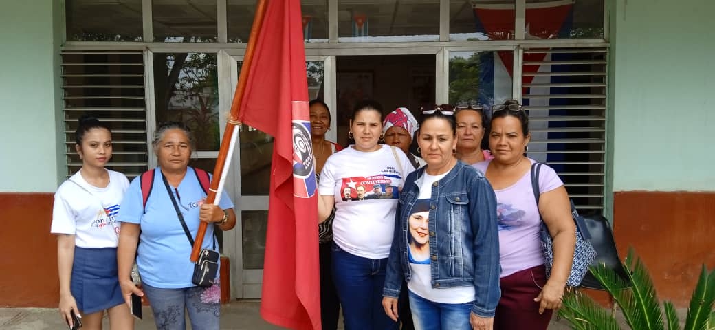 Bandera 65 aniversario de los CDR en La Sierpe