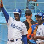 Los Leones dominan a los Gallos en cierre de duelo