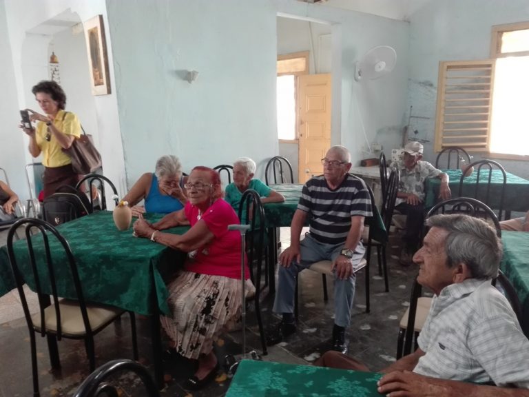 Casa de Abuelos de Trinidad recibe recursos para mejorar su servicio