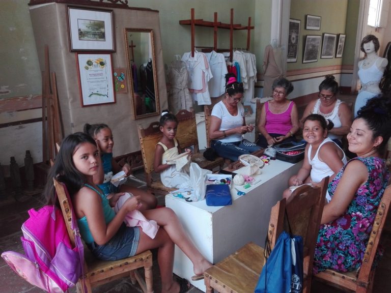 Talleres de verano en Trinidad sumaron a niñas al arte de las manualidades