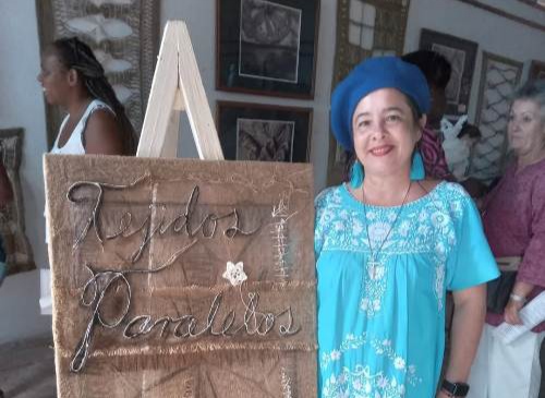 Galería espirituana expone algo de lo más autóctono del arte del hilo y la aguja