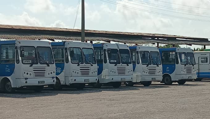 Conductores de Ómnibus Urbanos mantienen labores de limpieza y organización en Base espirituana