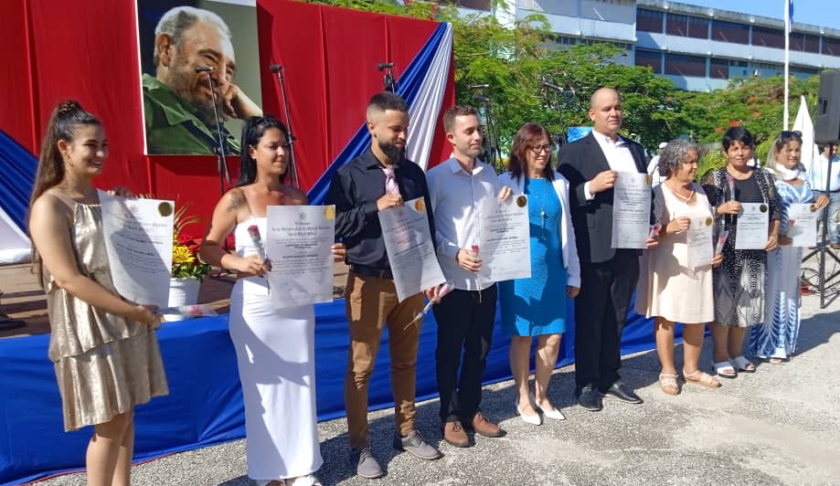 Cerca de 800 nuevos profesionales para el desarrollo económico-social de Sancti Spíritus