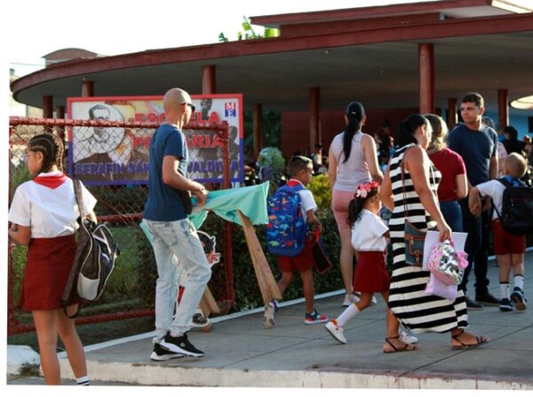Las escuelas vuelven a hacer la fiesta grande de la enseñanza. Foto: Oscar Alfonso Sosa.