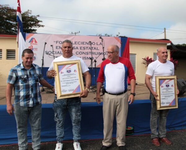 Las Unidades Empresariales de mejores resultados integrales al término del 2024 fueron reconocidos. Foto: Oscar Alfonso Sosa.