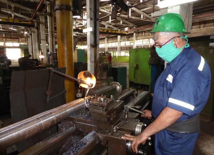 Abogan por impulsar la producción industrial nacional