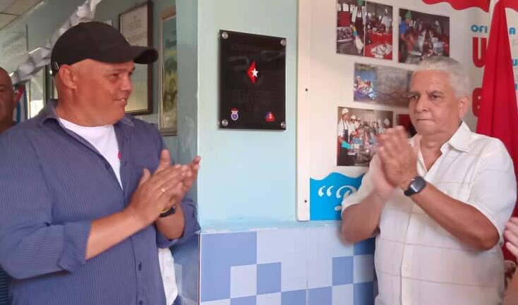 Empresas del sector alimentario en Sancti Spíritus reciben placa conmemorativa por el Centenario de Fidel