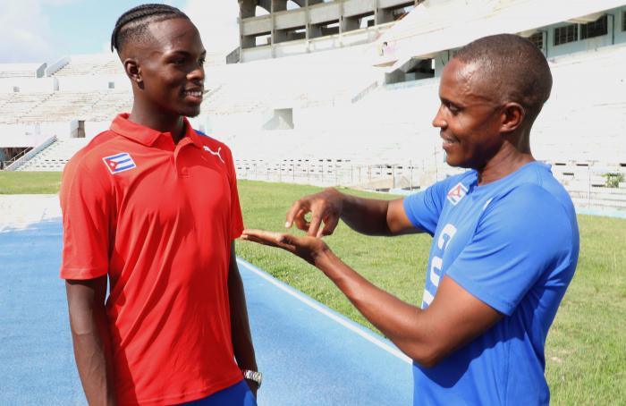 Saltador espirituano Jorge Hodelín rumbo al Mundial de Atletismo