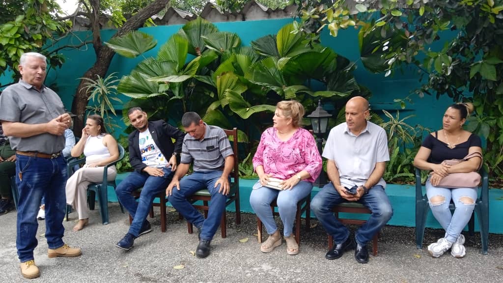 Tabacaleros espirituanos acogen intercambio juvenil