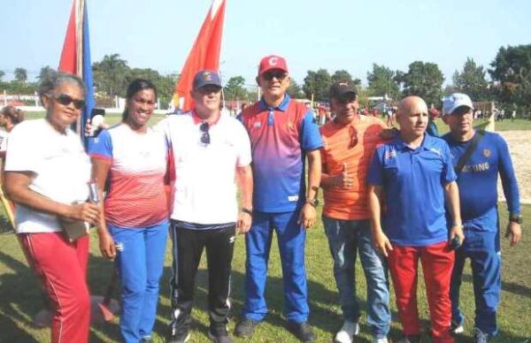 José Cedeño (al centro),director nacional de Educación Física,Deporte para Todos y Promoción de Salud, junto a Pavel Pino Rivero Director del CIDC chequearon los Juegos Provinciales de Montaña Fomento 2024 