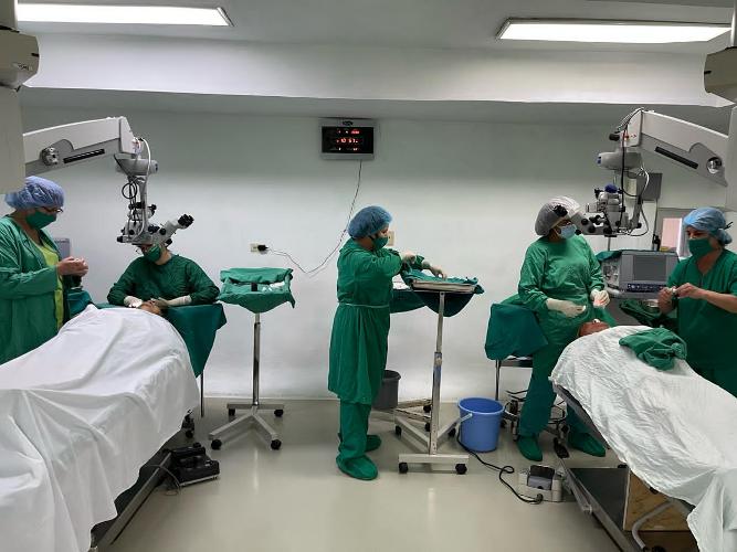 La técnica se efectúa en condiciones de rigurosa seguridad y exactitud. Foto Wilber Zada