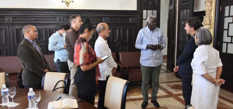 Dialoga presidente del Parlamento cubano con alcalde italiano