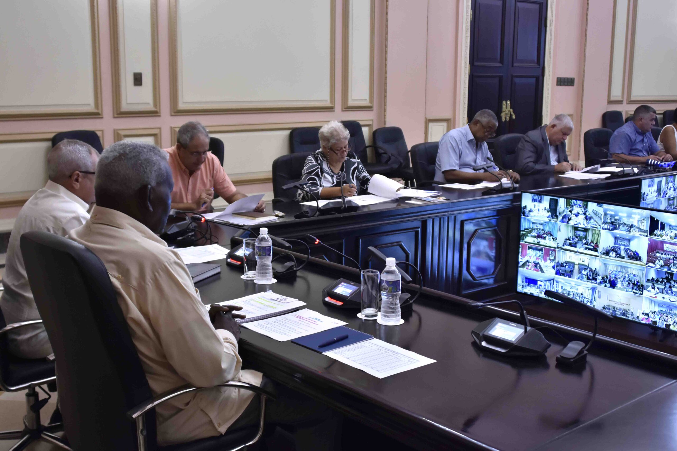 A producir en beneficio del pueblo exhorta titular del Parlamento cubano