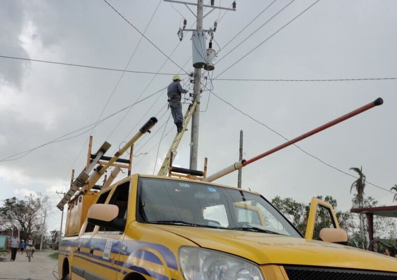 Reparación de medios tecnológicos y nuevos equipos favorecen labores en líneas eléctricas espirituanas
