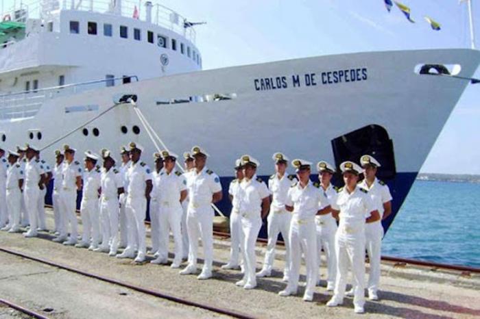 Felicita Raúl Castro a Marina de Guerra Revolucionaria de Cuba