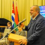 Primer ministro cubano visita fábrica de tractores en Belarús