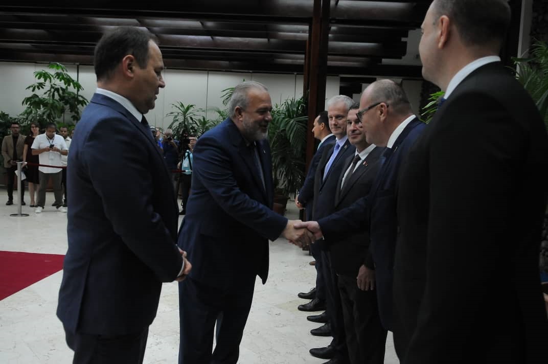 Recibe Primer Ministro cubano a su homólogo de Belarús