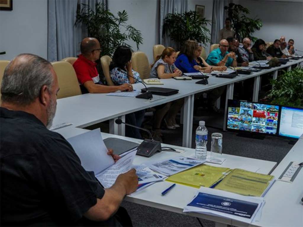 Llama primer ministro cubano a intensificar lucha contra ilegalidades