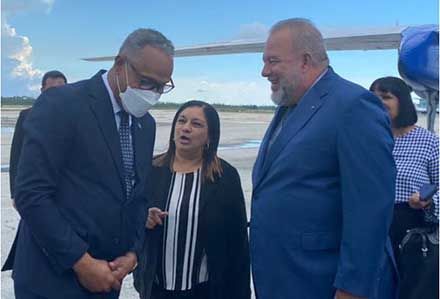 Primer ministro de Cuba se reúne con cooperantes en Bahamas