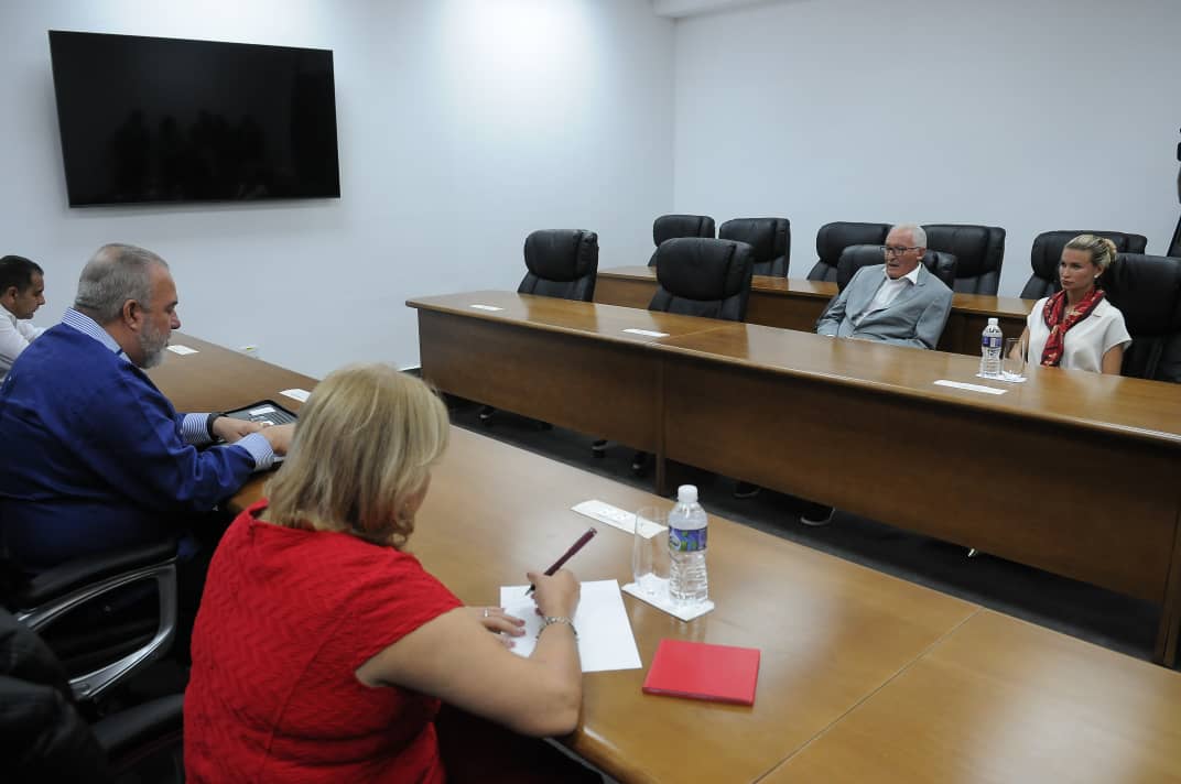 Sostiene primer ministro de Cuba encuentro con empresario italiano