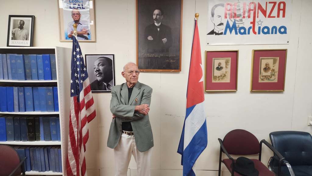 Amenazan a periodista en Miami por pedir fin del bloqueo a Cuba