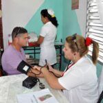 Felicita Díaz-Canel a médicos y enfermeras de la familias