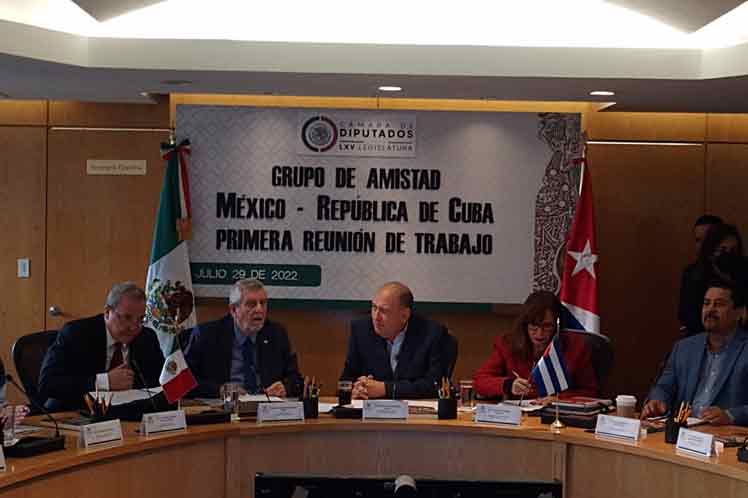 Embajador de Cuba en México denuncia falacias a médicos de la isla