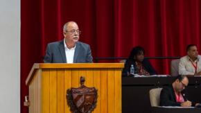 Ministro de Energía y Minas: “Solo con energías renovables y combustible nacional superaremos la crisis energética»