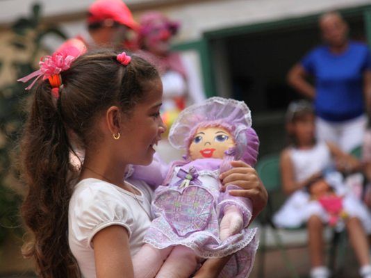 Los participantes disfrutan de una jornada diferente en el Festival de las Muñecas. Foto: Oscar Alfonso Sosa.