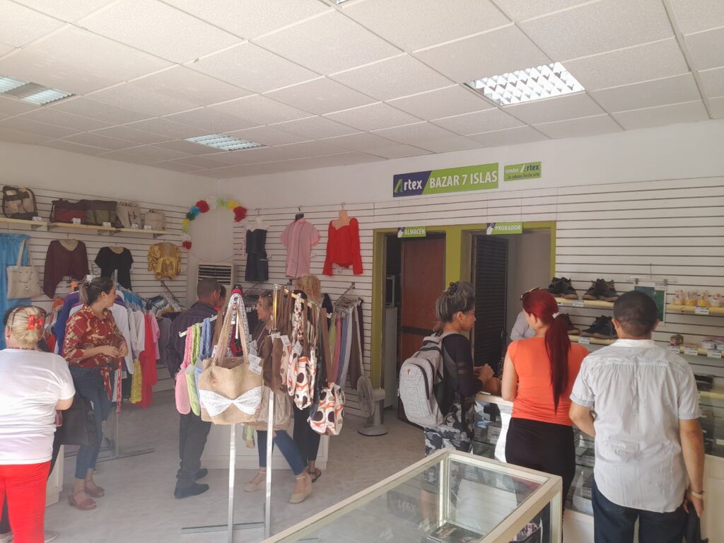 Formas de gestión no estatal tributan a la Feria Arte Para Mamá de Artex Sancti Spíritus