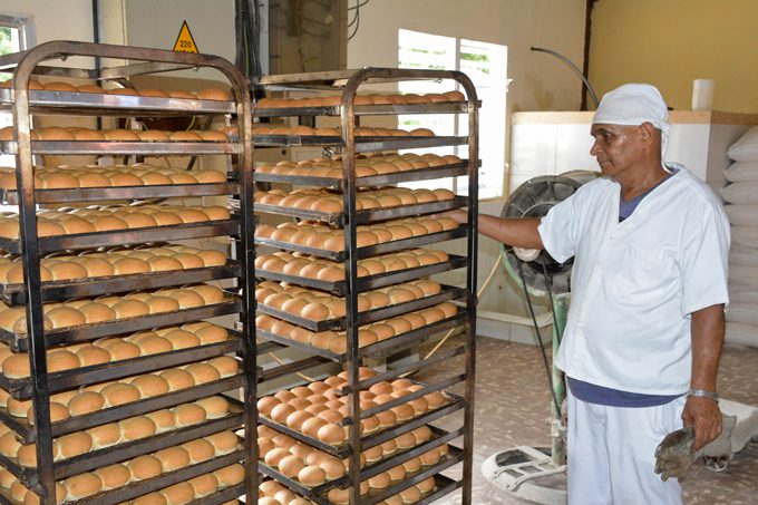 Reducen gramaje del pan normado ante baja disponibilidad de harina