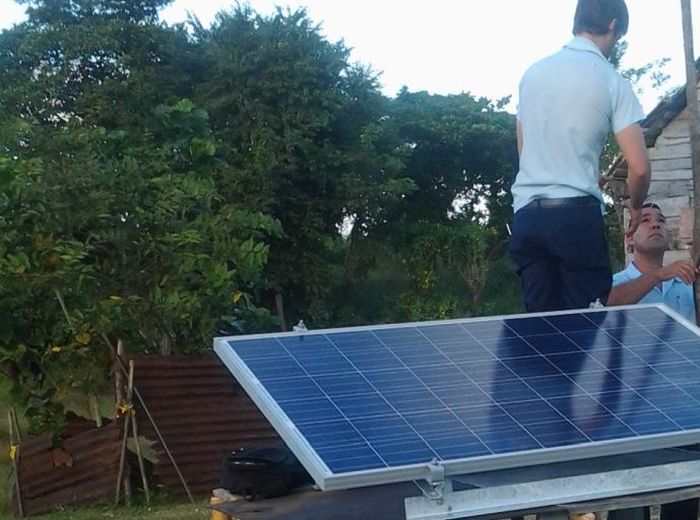 Paneles solares fotovoltaicos benefician a viviendas aisladas