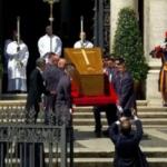 Delegación cubana participa en último adiós al papa Francisco