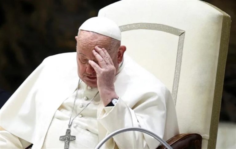 El papa Francisco enfrenta un agravamiento crítico de su salud por complicaciones respiratorias