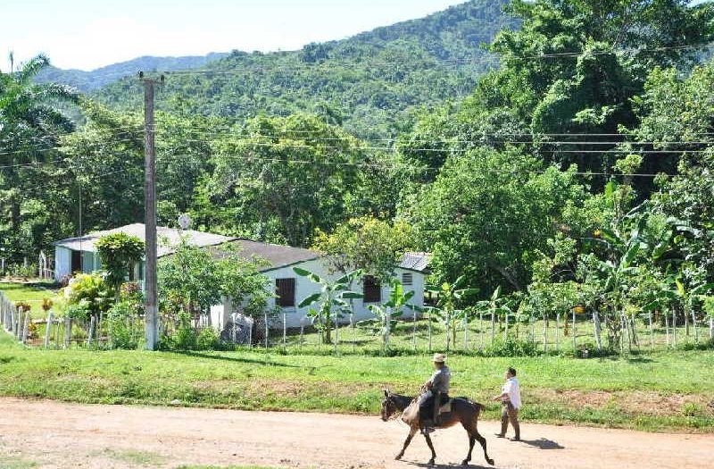 Benefician comunidades de la serranía en Fomento