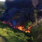 Quema controlada elimina mayor parte de combustible derramado en accidente ferroviario (+fotos y video)