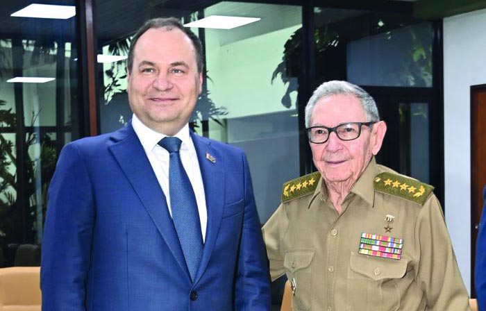 Intercambia Raúl Castro con Primer Ministro de Belarús