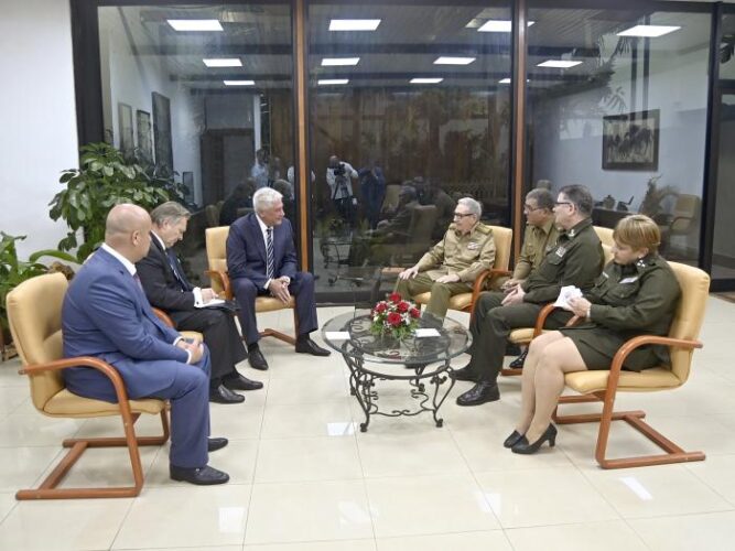 Dialogan Raúl y Díaz-Canel con ministro ruso del Interior