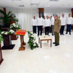 Raúl y Díaz-Canel encabezan homenaje póstumo al general Ramón Espinosa