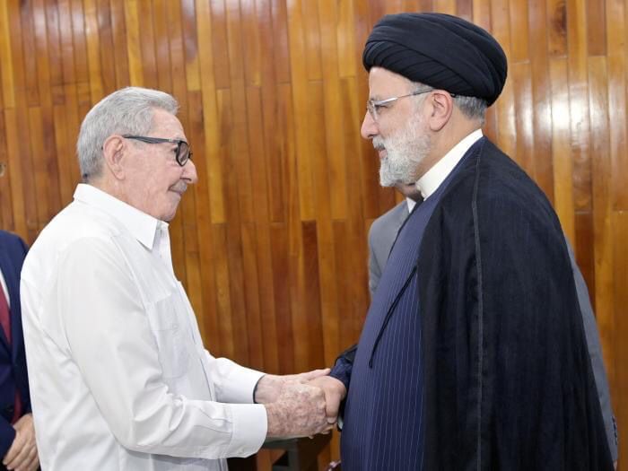 Recibe Raúl Castro al Presidente de Irán