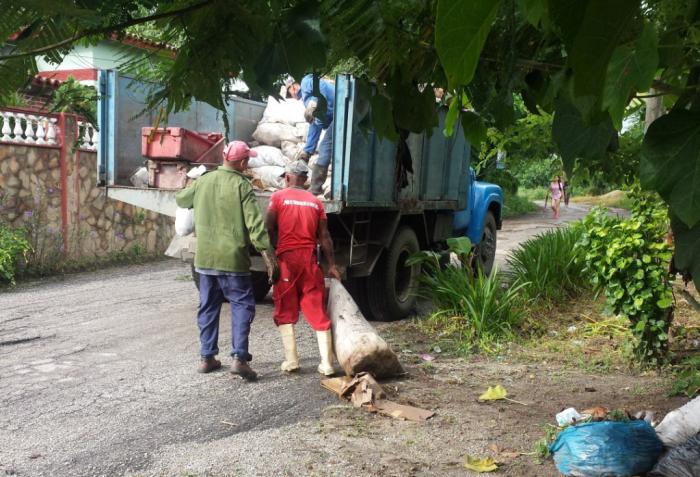 Limitaciones de combustible e indisciplina social afectan recolección de desechos sólidos en Sancti Spíritus