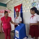 A pesar de las lluvias continúa participación en referendo en Cuba