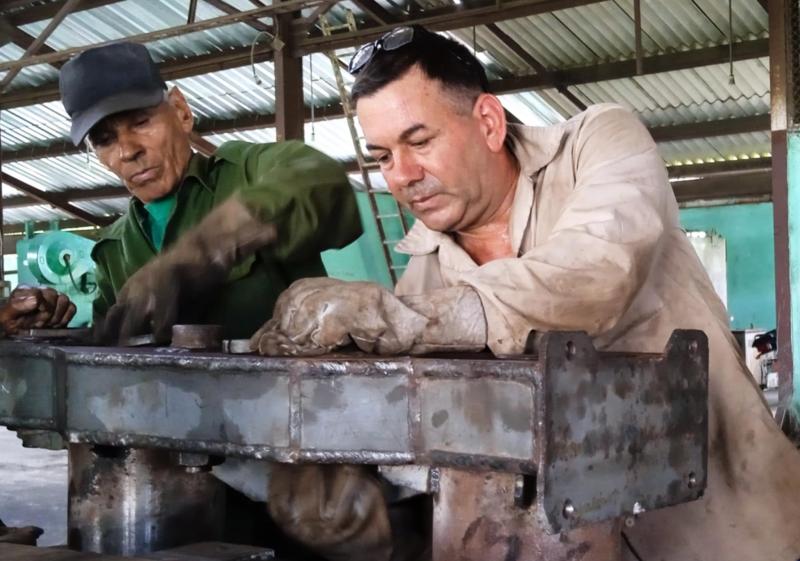 Inventiva espirituana garantiza funcionamiento de combinada cañera