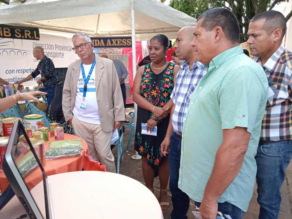 Abordan en Sancti Spíritus vínculo de proyectos comunitarios y creadores